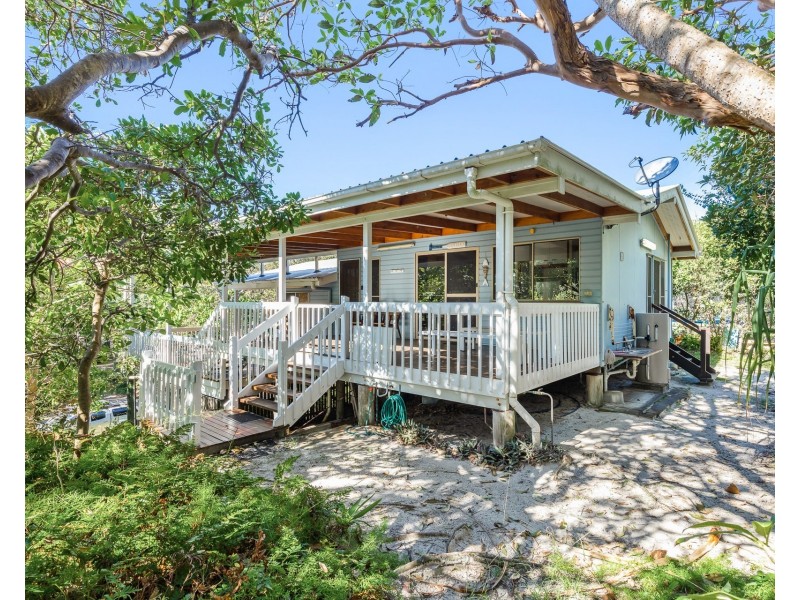 13 Samarinda Way, Point Lookout QLD 4183