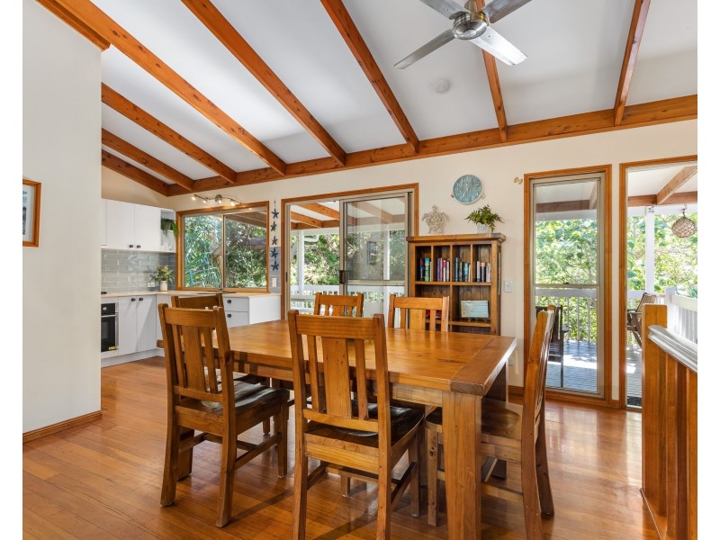 13 Samarinda Way, Point Lookout QLD 4183