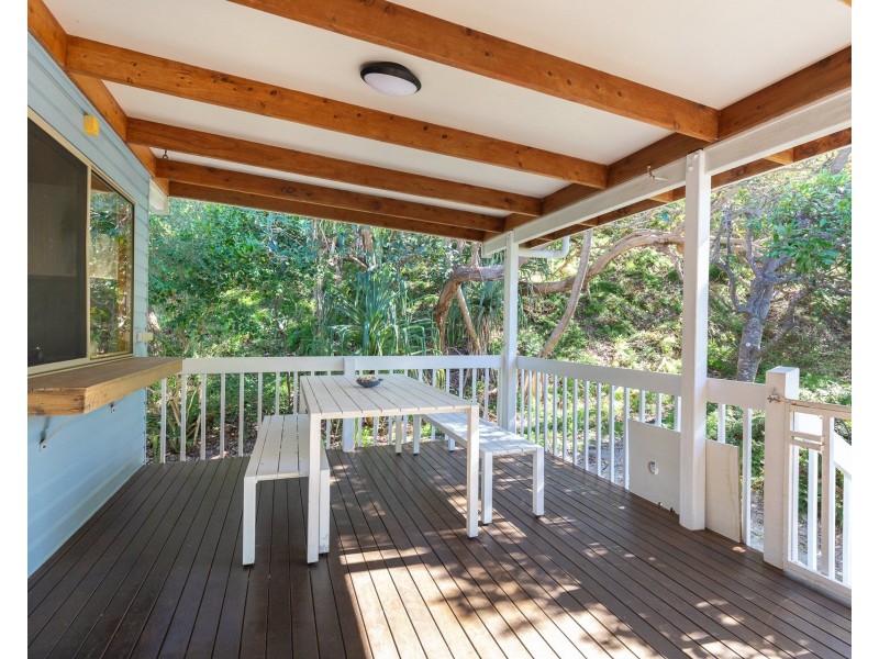 13 Samarinda Way, Point Lookout QLD 4183