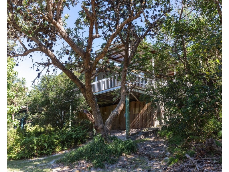 13 Samarinda Way, Point Lookout QLD 4183