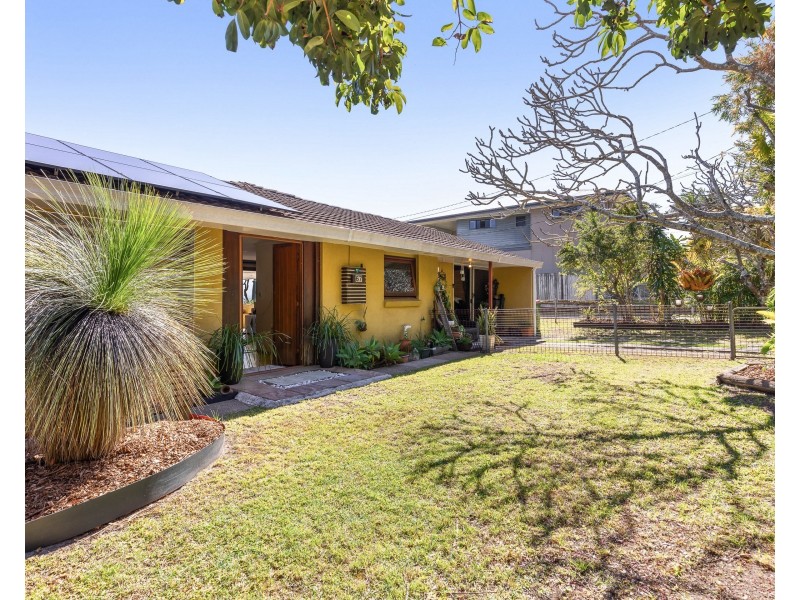 67 Rainbow Crescent, Dunwich QLD 4183
