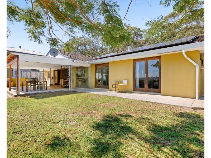 67 Rainbow Crescent, Dunwich QLD 4183