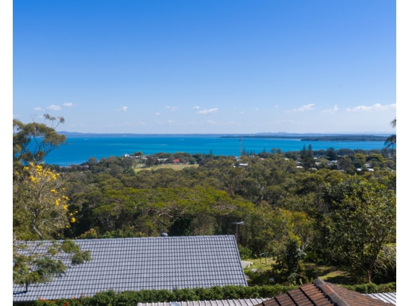 67 Rainbow Crescent, Dunwich QLD 4183