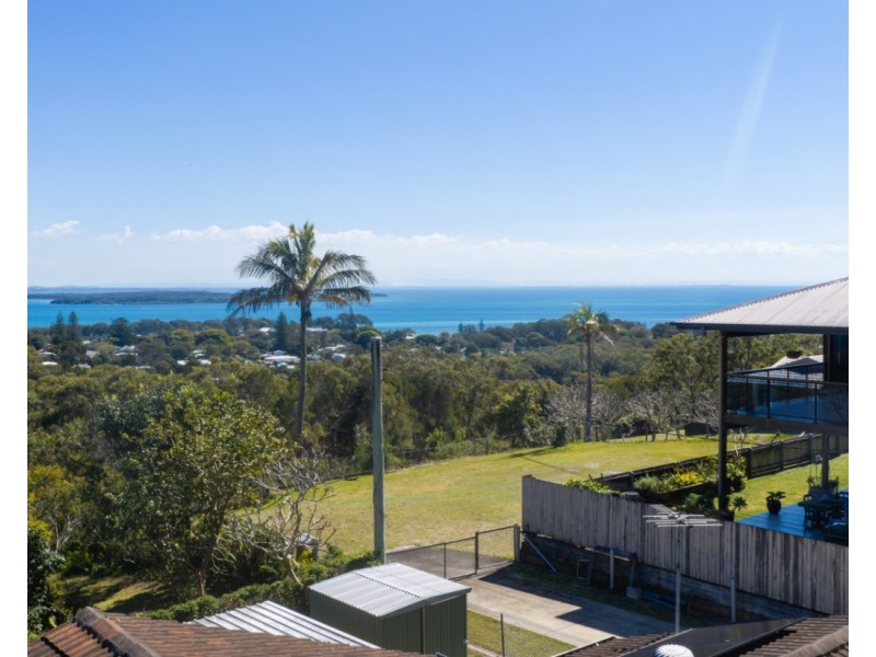 67 Rainbow Crescent, Dunwich QLD 4183