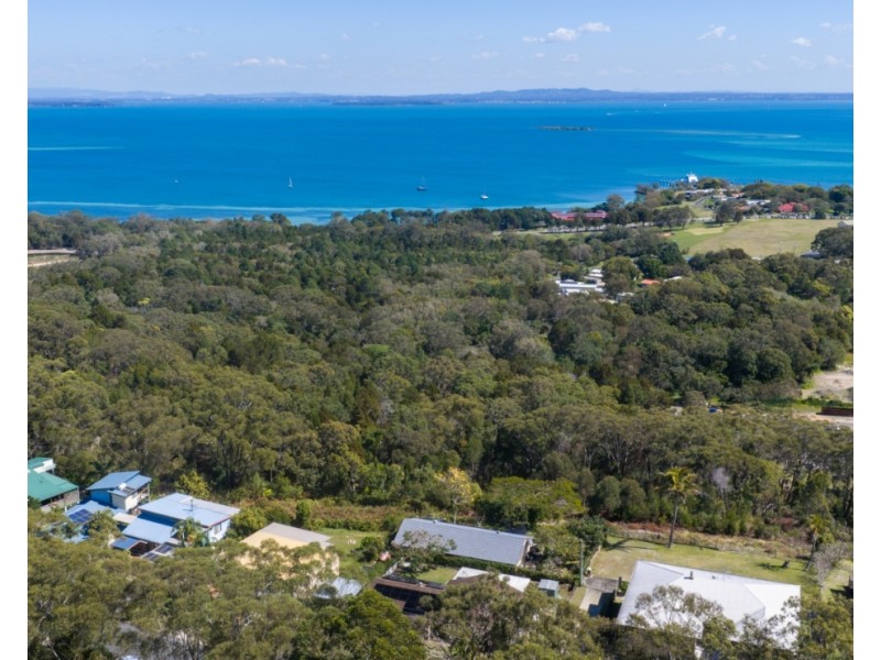 67 Rainbow Crescent, Dunwich QLD 4183