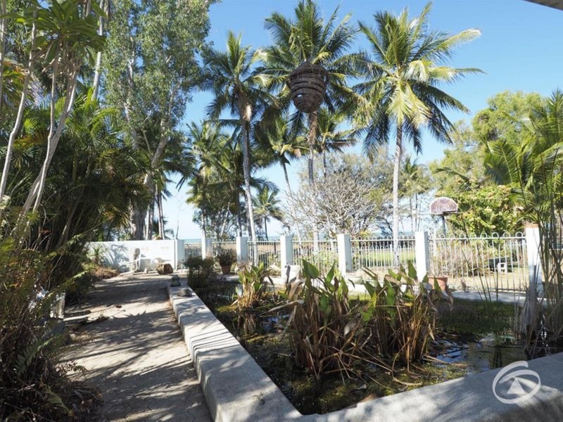 6 Coconut Street, Holloways Beach QLD 4878