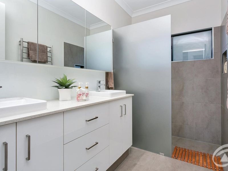 11 Rosemont Court, Mooroobool QLD 4870