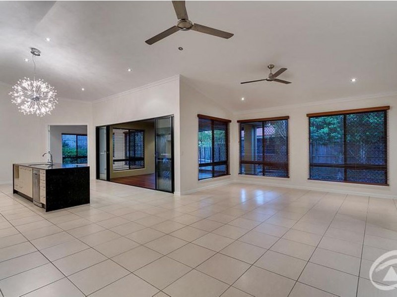 10 Bushlark Place, Smithfield QLD 4878