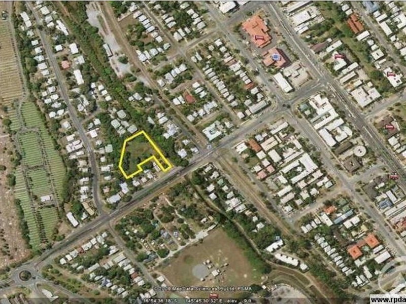 32 James Street, Manunda QLD 4870