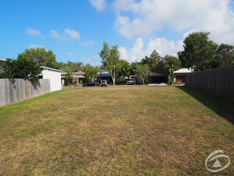 10 Sennfeld Close, Palm Cove QLD 4879