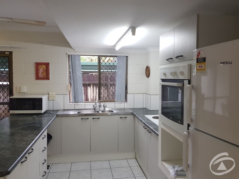 2/171-179 McLeod Street, Cairns North QLD 4870