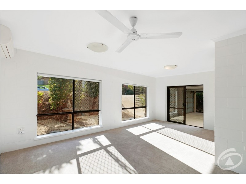 10 Toona Terrace, Redlynch QLD 4870