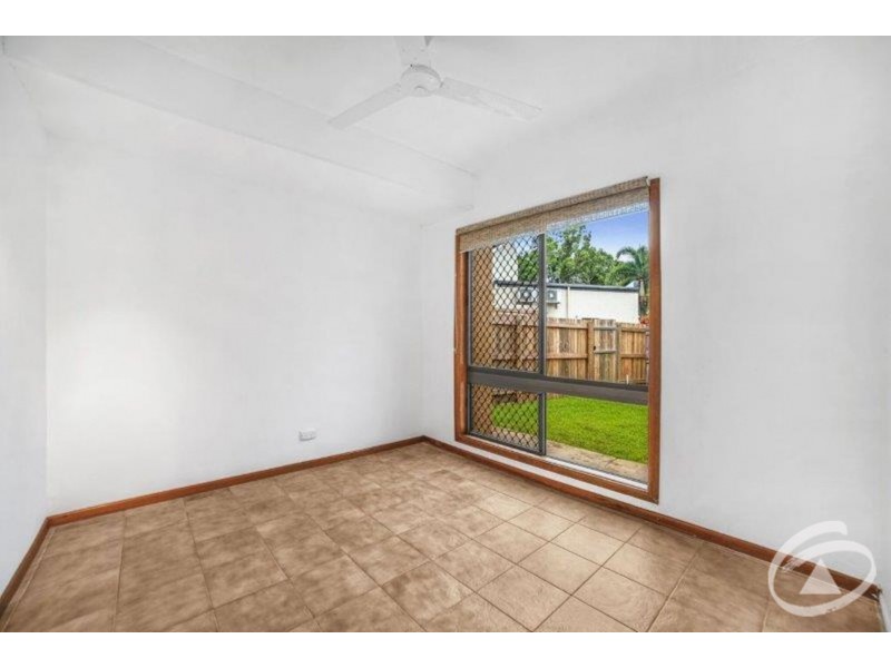5 Lena Close, Clifton Beach QLD 4879
