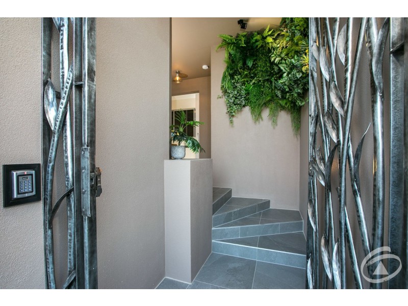 28/9 Savaii Close, Palm Cove QLD 4879