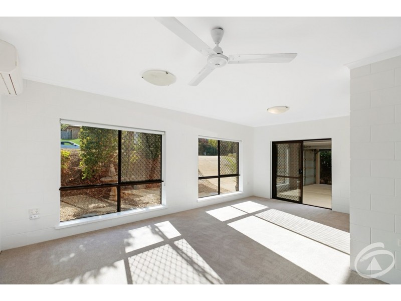 10 Toona Terrace, Redlynch QLD 4870