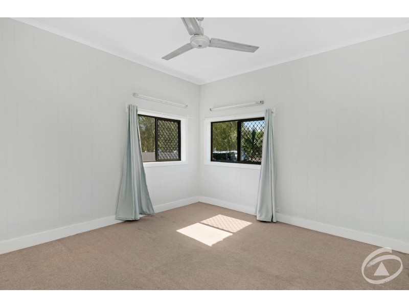 94 Reservoir Road, Manoora QLD 4870