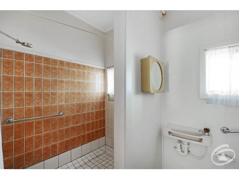 94 Reservoir Road, Manoora QLD 4870