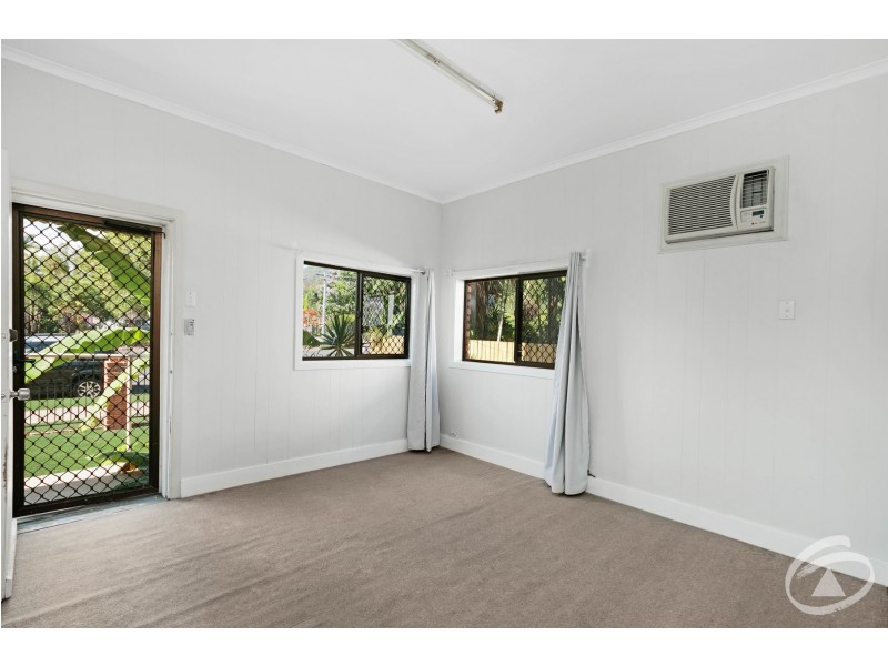 94 Reservoir Road, Manoora QLD 4870