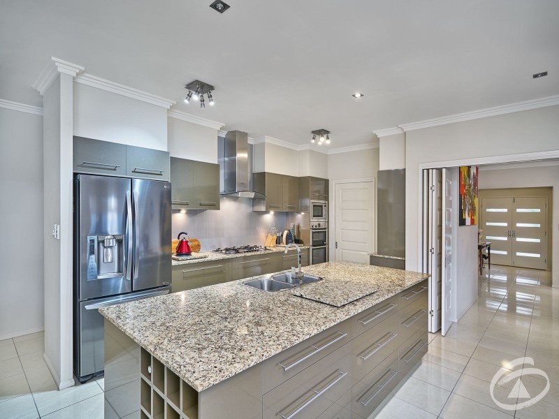 8 Port Close, Trinity Beach QLD 4879