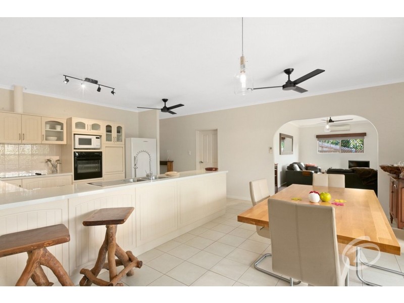 4 Callitris Street, Redlynch QLD 4870