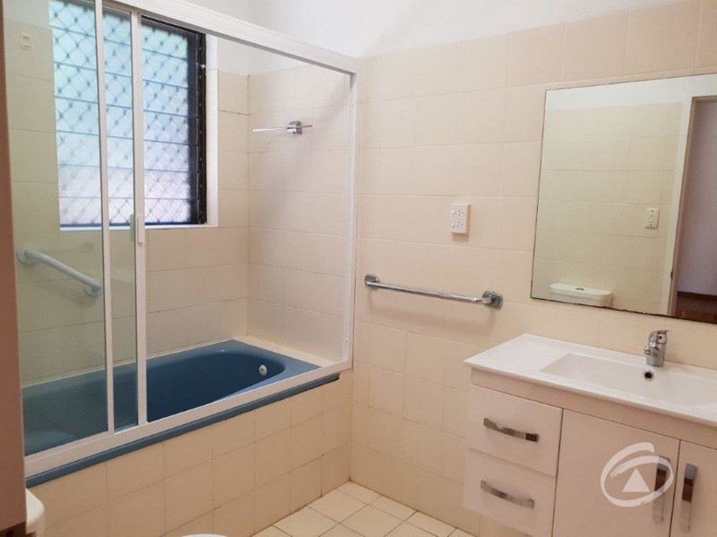 5 Lena Close, Clifton Beach QLD 4879