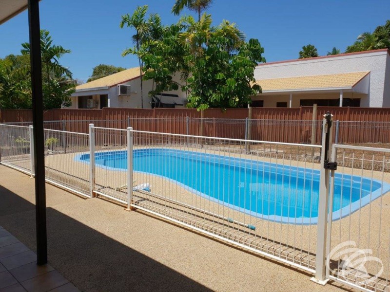 5 Lena Close, Clifton Beach QLD 4879