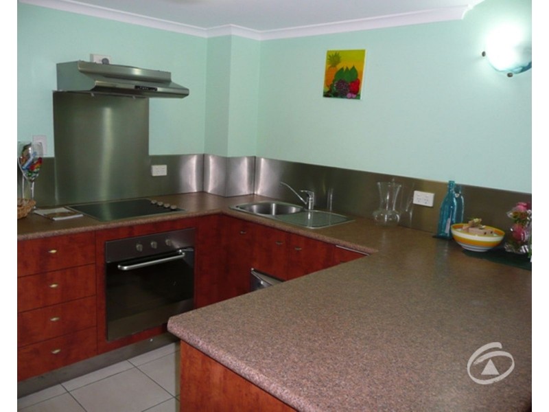 16/239 Lake Street, Cairns North QLD 4870