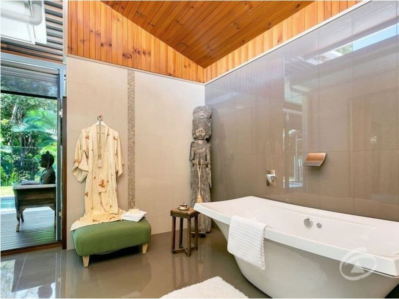 15 Sennfeld Close, Palm Cove QLD 4879