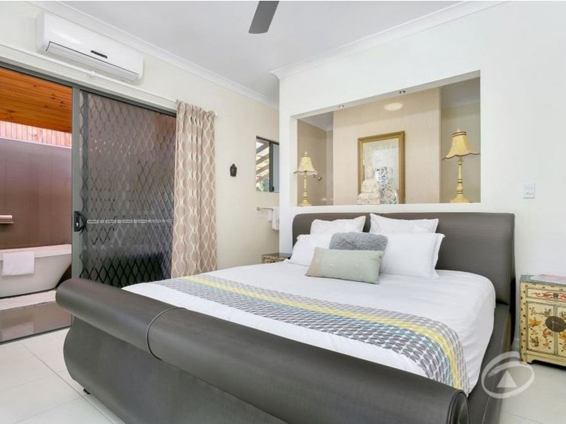 15 Sennfeld Close, Palm Cove QLD 4879