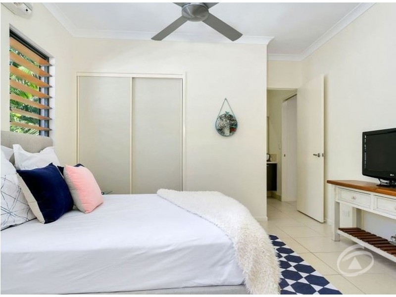 15 Sennfeld Close, Palm Cove QLD 4879