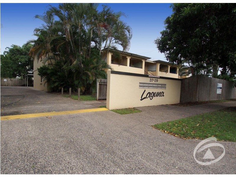 2/217-219 Spence Street, Bungalow QLD 4870