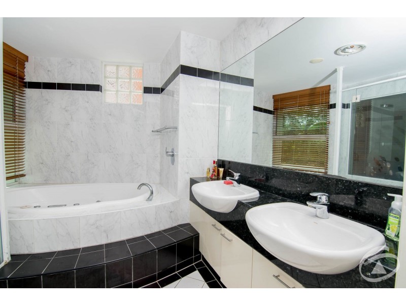 10/2-4 Deauville Close, Yorkeys Knob QLD 4878