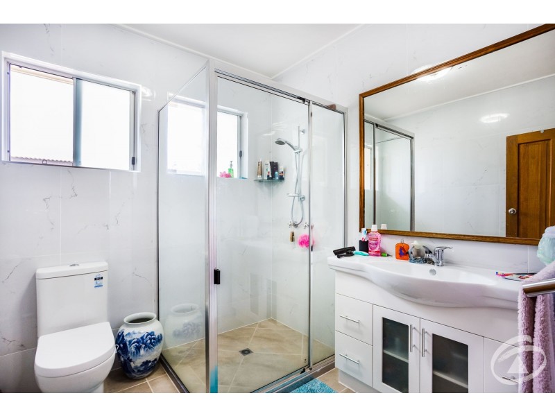 UNITS A&B 454 McCoombe Street, Mooroobool QLD 4870
