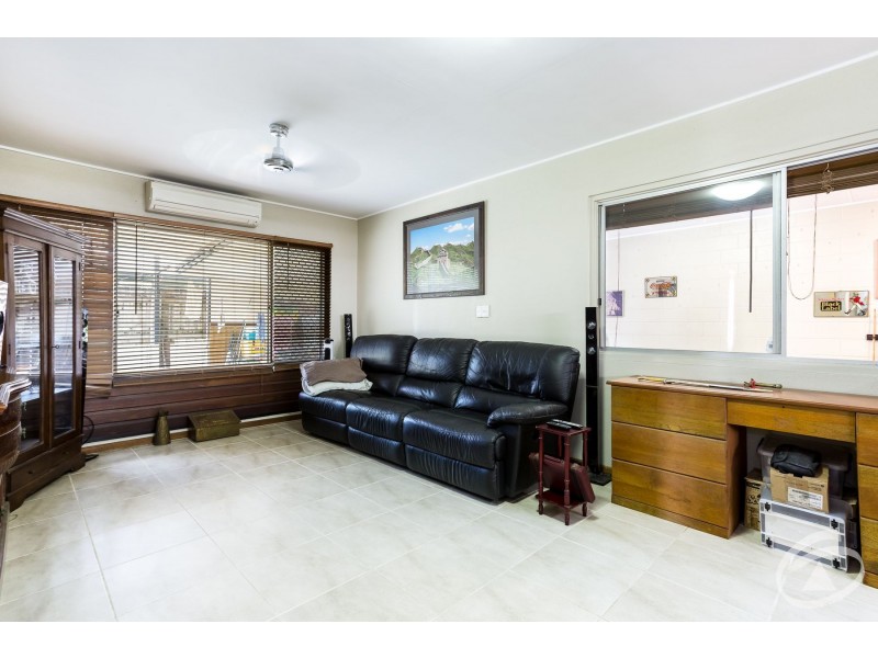UNITS A&B 454 McCoombe Street, Mooroobool QLD 4870