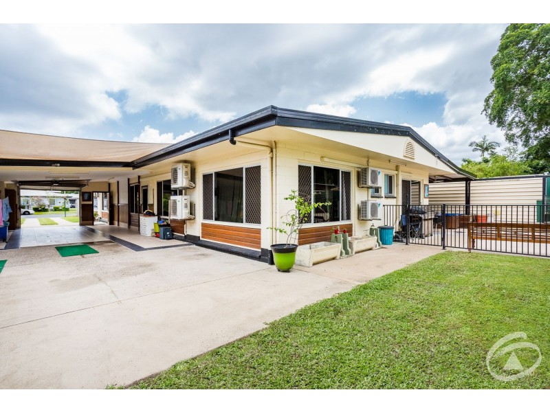 UNITS A&B 454 McCoombe Street, Mooroobool QLD 4870