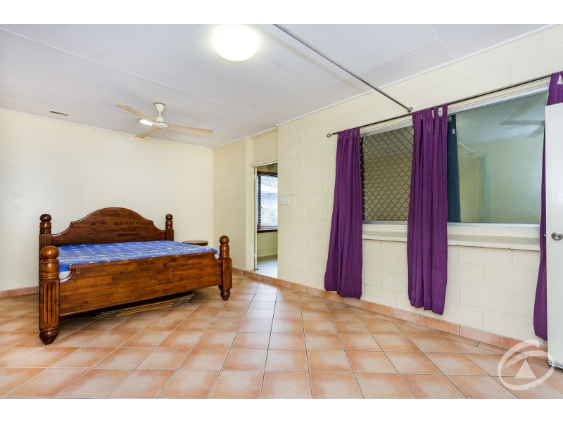 UNITS A&B 454 McCoombe Street, Mooroobool QLD 4870