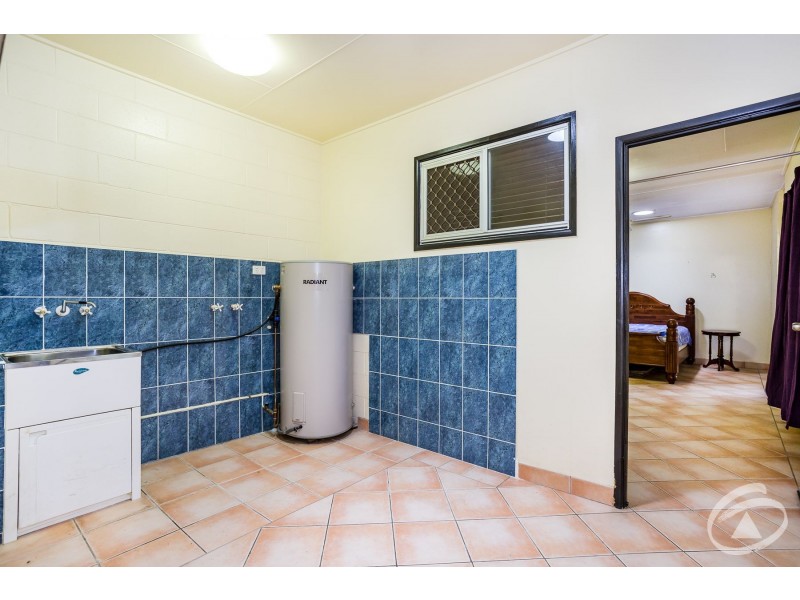 UNITS A&B 454 McCoombe Street, Mooroobool QLD 4870