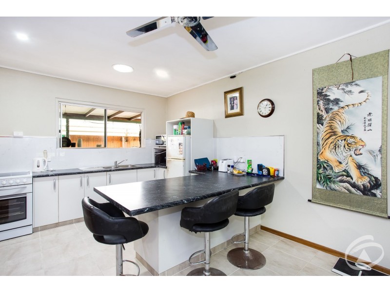 UNITS A&B 454 McCoombe Street, Mooroobool QLD 4870