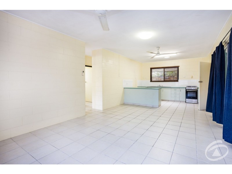 UNITS A&B 454 McCoombe Street, Mooroobool QLD 4870