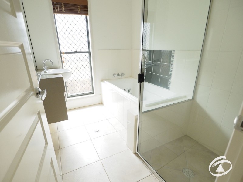 15 Elphinstone Street, Kanimbla QLD 4870