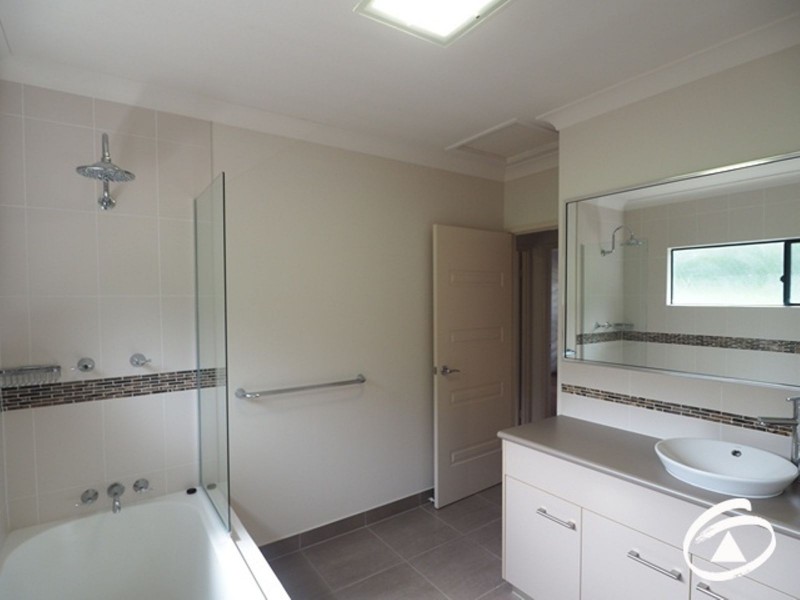 2 Barringtonia Close, Redlynch QLD 4870