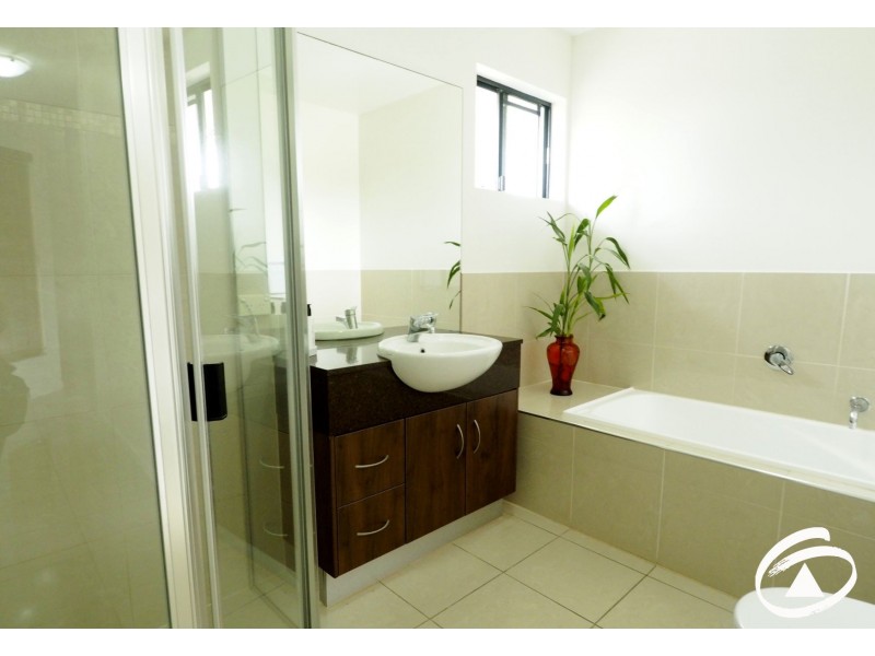 6/351 Lake Street, Cairns North QLD 4870