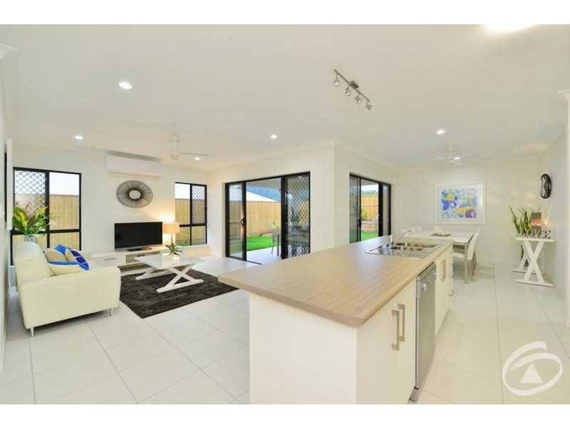 13 Laguna Avenue, Redlynch QLD 4870