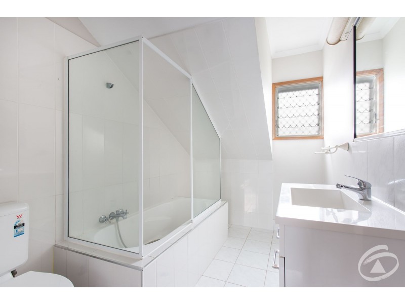 12/462-464 McCoombe Street, Mooroobool QLD 4870