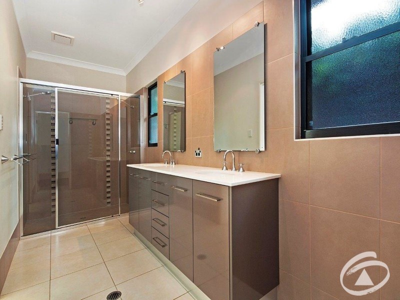 5 Rainbow Street, Kanimbla QLD 4870