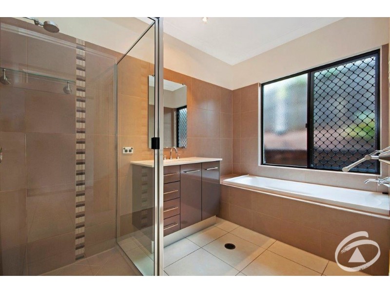 5 Rainbow Street, Kanimbla QLD 4870