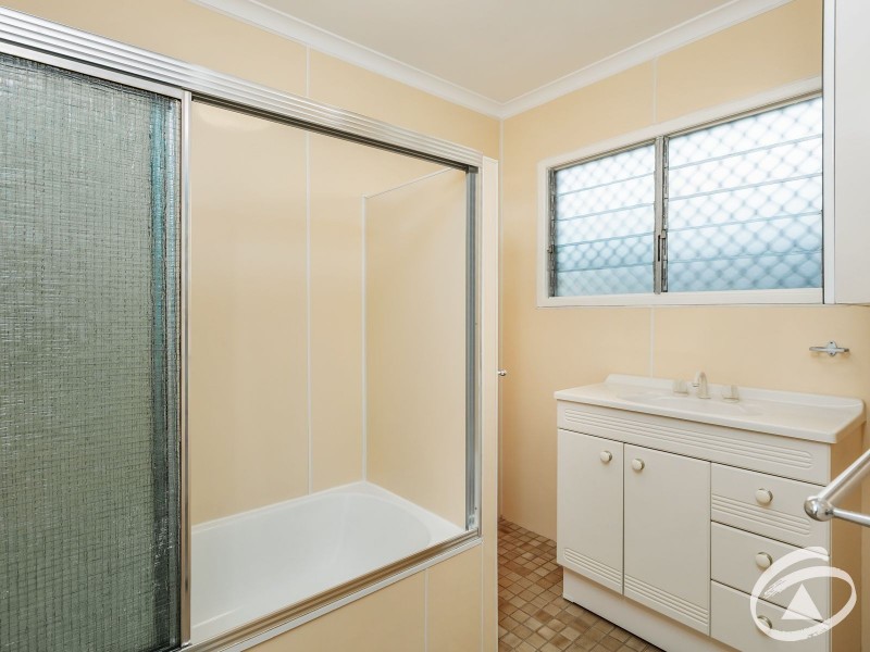 11 Maina Street, Woree QLD 4868