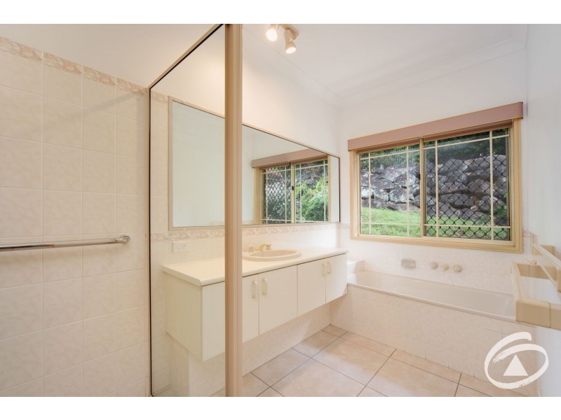 15 Eugenia Crescent, Redlynch QLD 4870