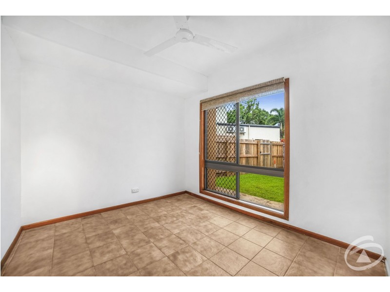 5 Lena Close, Clifton Beach QLD 4879