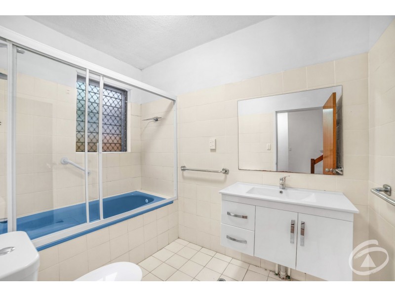 5 Lena Close, Clifton Beach QLD 4879